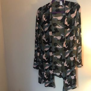 NEVER WORN CAMO PRINT CARDIGAN